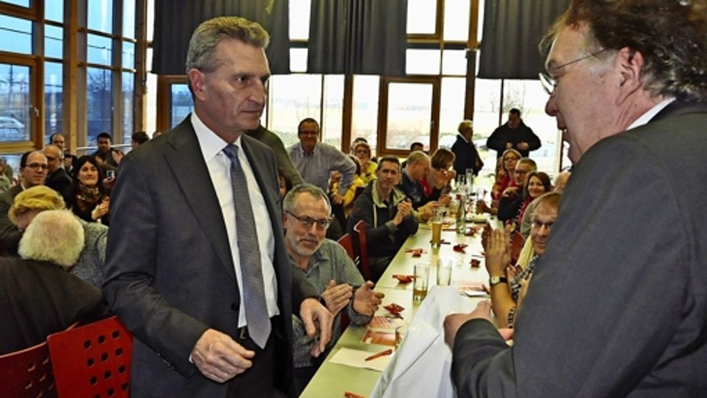 Günther Oettinger in Zuffenhausen: Baden-Württemberg soll sich am FC Bayern orientieren