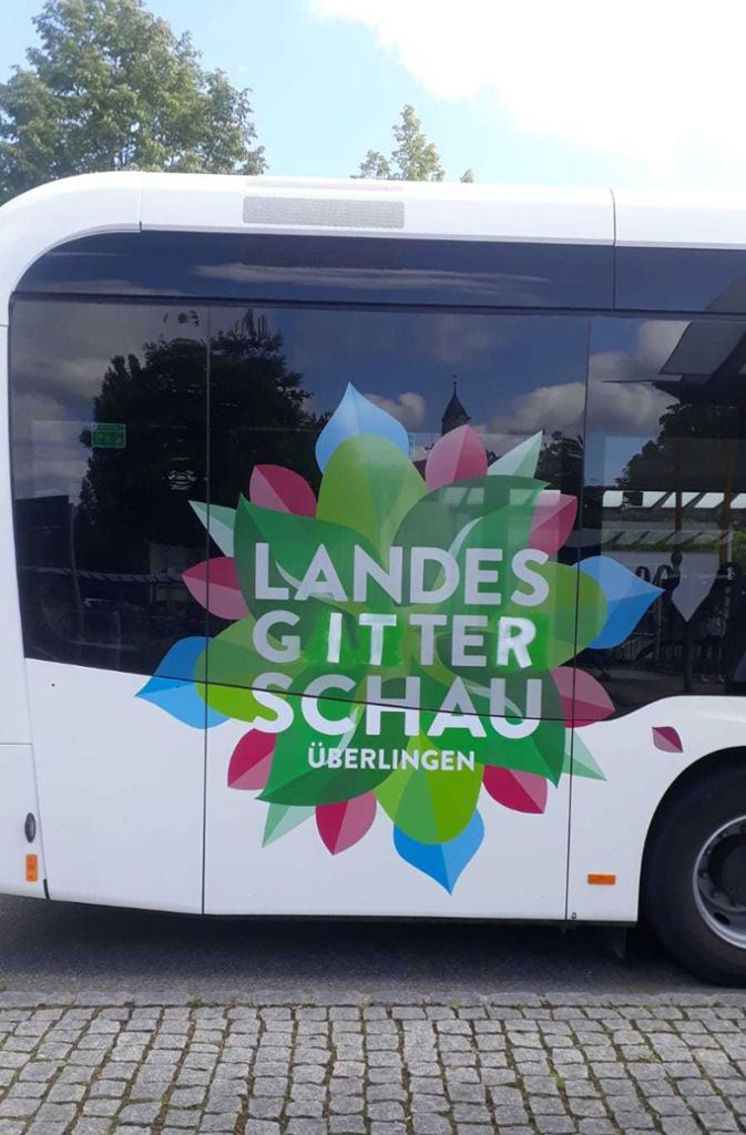 Witzbolde haben schon den Landesgartenschau-Schriftzug an einem Bus leicht abgeändert.