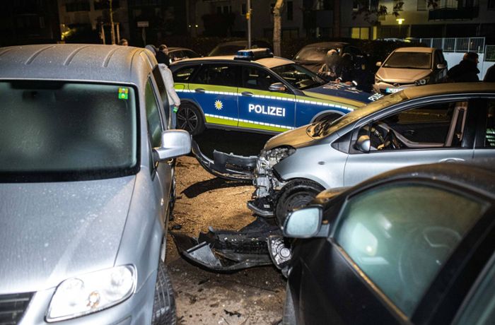 Stuttgart: Betrunkener  fährt gegen mehrere Autos