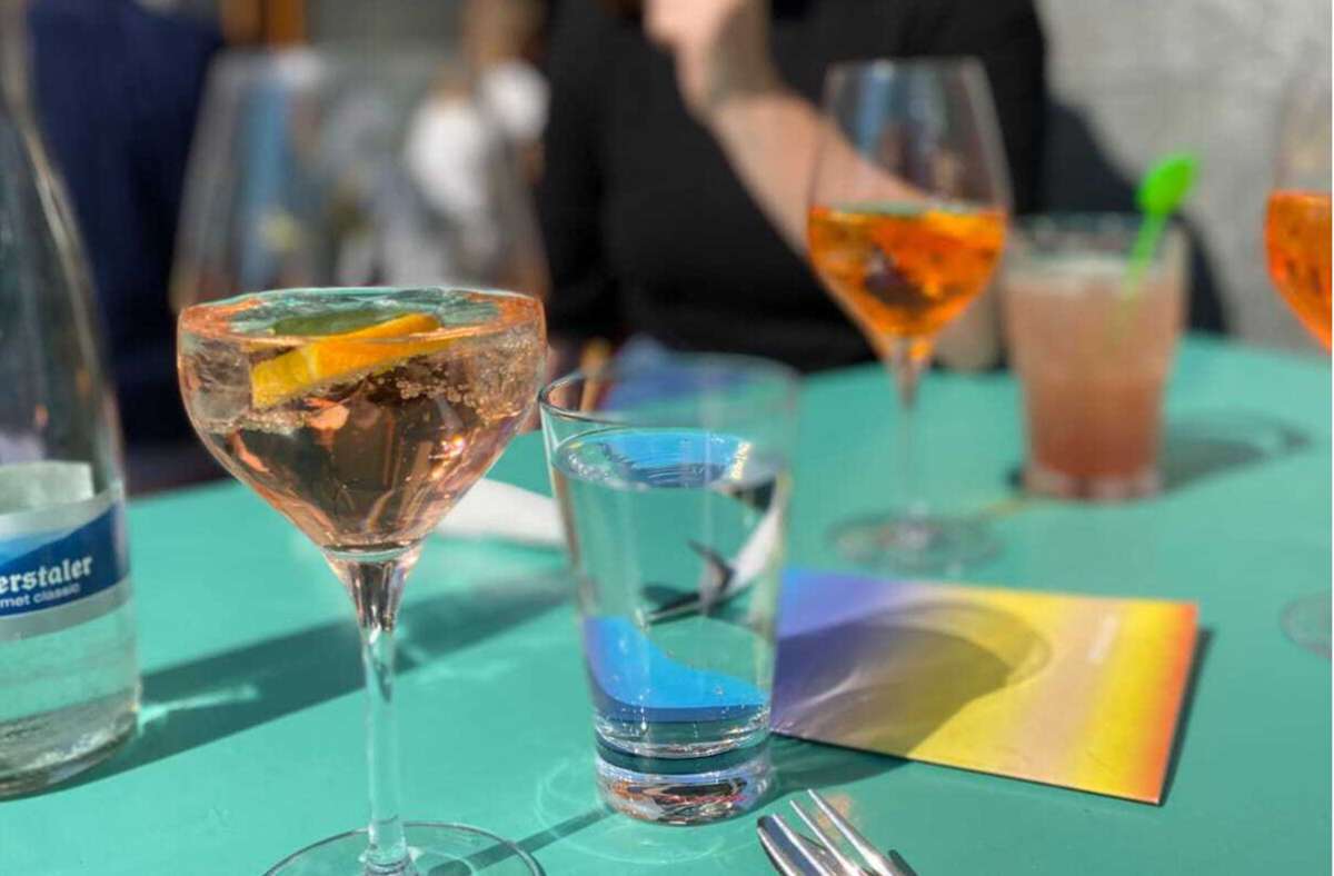 Der Marienplatz ist ein beliebter Ort für ein abendliches Getränk in der Sonne: Hier das L.A. Signorina. Foto: Petra Xayaphoum