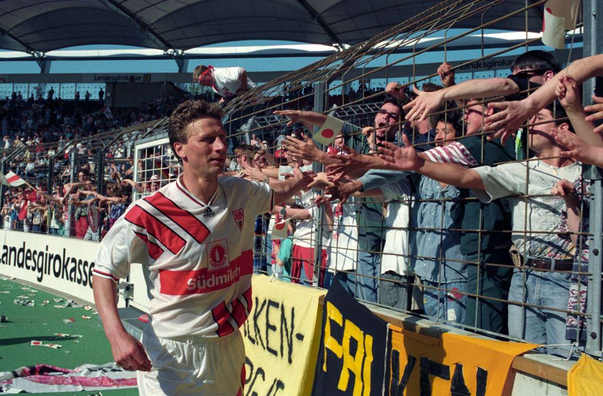 Im Sommer 1994 verlässt Buchwald den VfB und verabschiedet sich von den Fans. Für die Schwaben stand er in 325 Bundesligaspielen auf dem Platz und erzielte 28 Tore. Der langjährige Kapitän prägte die vielleicht erfolgreichsten zehn Jahre der Vereinsgeschichte maßgeblich.
