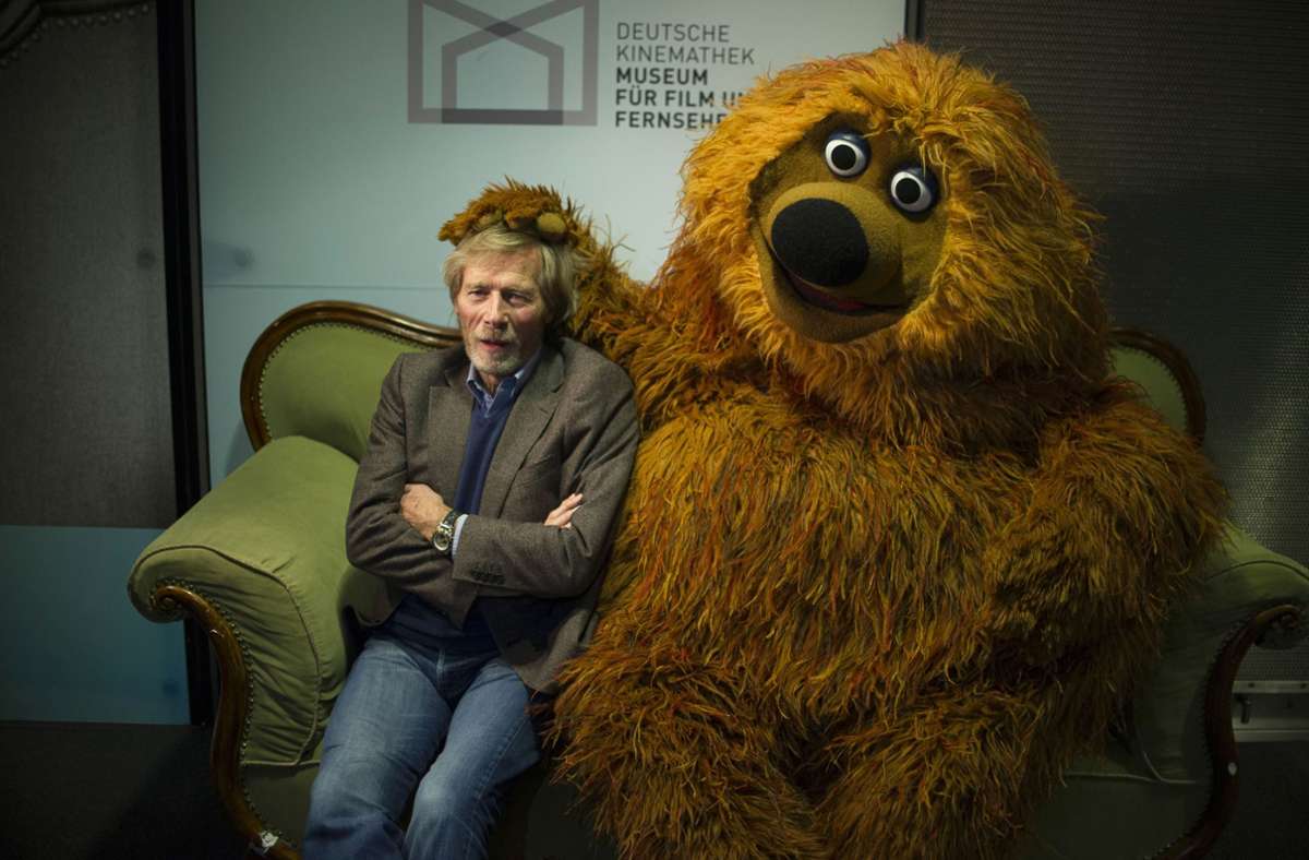 Hier posiert er im Dezember 2012 in Berlin bei der Jubiläumsfeier „40 Jahre Sesamstrasse“ neben der Sesamstrassen-Figur „Samson“ auf einer Couch. Kinder bewunderten und beneideten ihn Anfang der 80er Jahre, weil er mit Tiffy und Samson in der „Sesamstraße“ wohnen durfte.