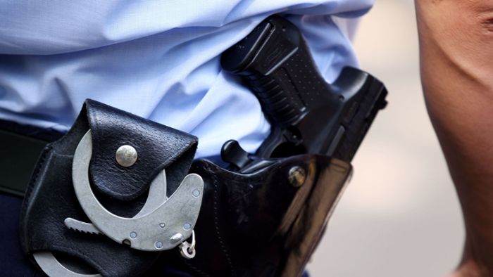 Messerattacke auf 28-Jährigen - Polizei fahndet nach Täter