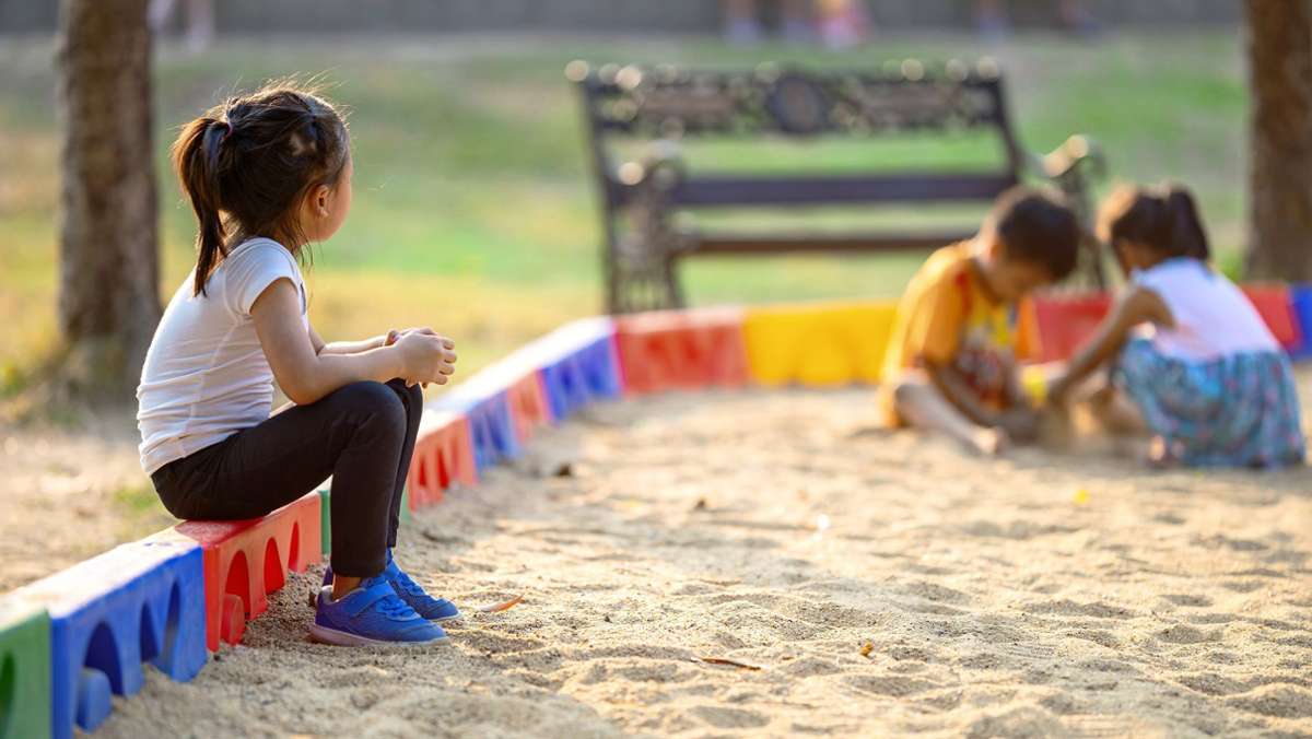 Introvertiert oder schüchtern: Was wir von den stillen Kindern lernen können
