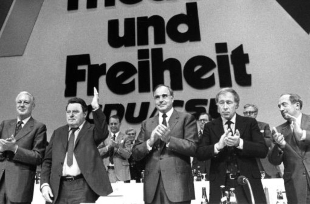 Beim Wahlkampf 1980 muss er Franz-Josef Strauß den Vortritt lassen. Auch der Bayer muss schließlich eine Niederlage hinnehmen.