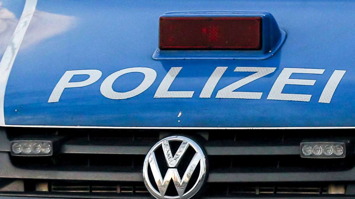 Polizei sucht Zeugen: Inhaber verjagt zwei Imbiss-Einbrecher