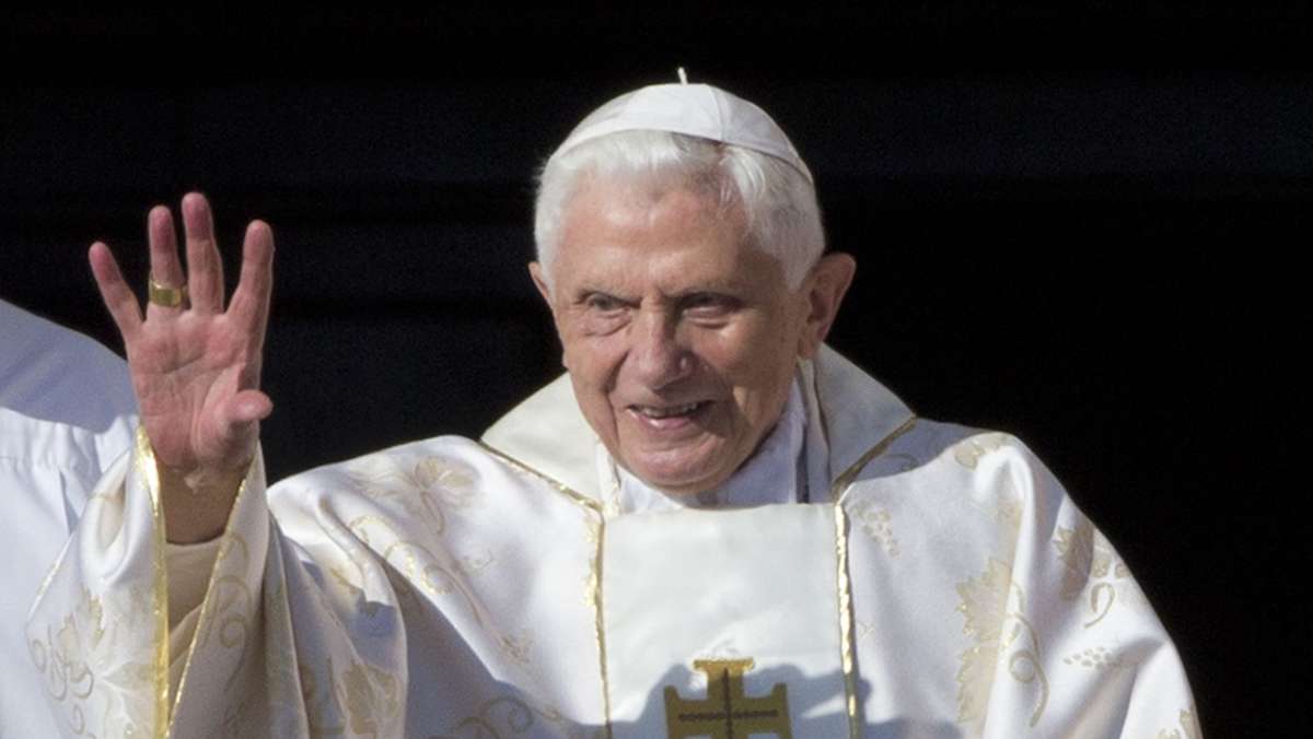  Das Münchner Missbrauchsgutachten hat die katholische Kirche erschüttert. Im Zentrum der Kritik steht der emeritierte Papst. Der Vorsitzende der Bischofskonferenz spricht von „desaströsem Verhalten“ bis in die Spitzen der Kirche. 