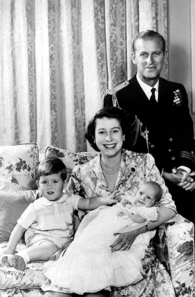 Das Königspaar ist mit Kinderreichtum gesegnet: 1950 bekommt Thronfolger Charles Gesellschaft - Prinzessin Anne wird geboren.