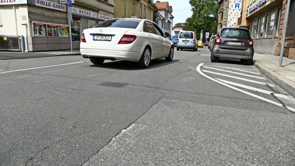 Neuer Straßenbelag in Bad Cannstatt: Erneute Baustelle in der Wilhelmstraße: Anwohner müssen sich Parkplätze suchen