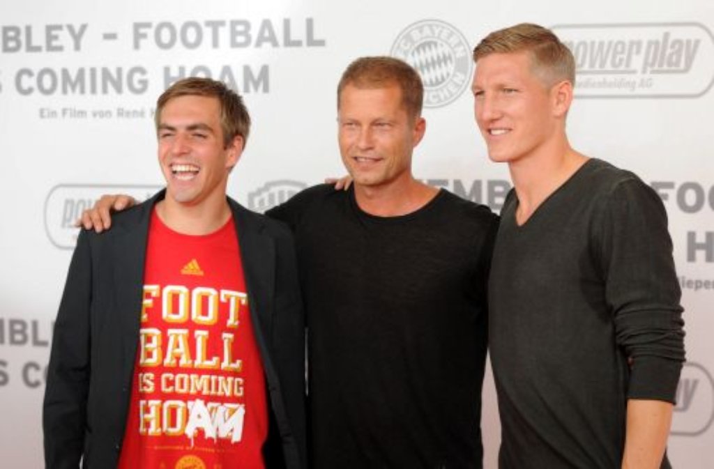 Phillip Lahm, Til Schweiger und Bastian Schweinsteiger bei der Premiere von "Wembley - Football is coming hoam" in München.
