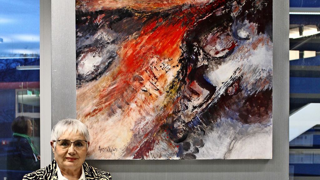  Aurora Valero aus Valencia zeigt in Stuttgart-Vaihingen Gemälde zum Thema Weltraum. 