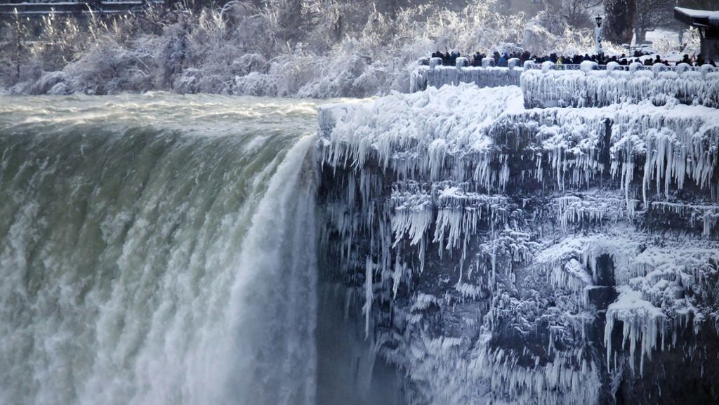Naturspektakel in Nordamerika: Eisige Kälte verwandelt die Niagarafälle in ein Winter-Wunderland