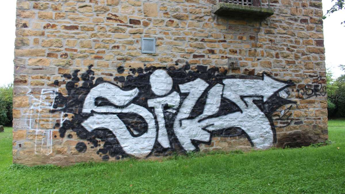 Vandalismus am Plochinger Albvereinsturm: Illegale Graffiti auf Sandstein