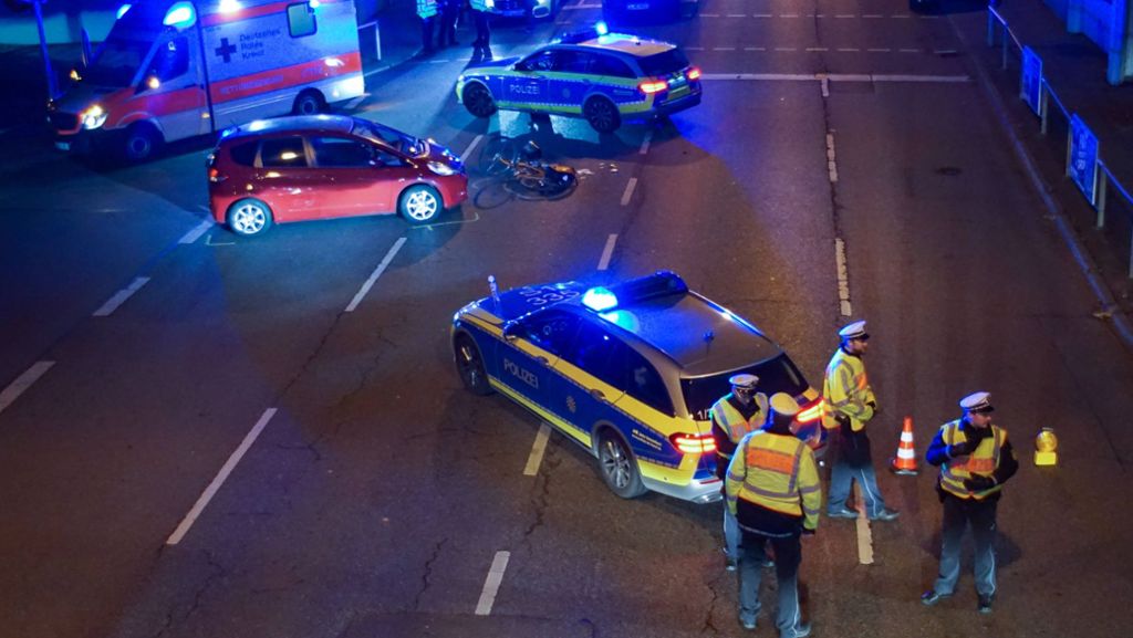 Unfall in Stuttgart: Fahrradfahrerin nach Zusammenstoß mit Auto schwer verletzt