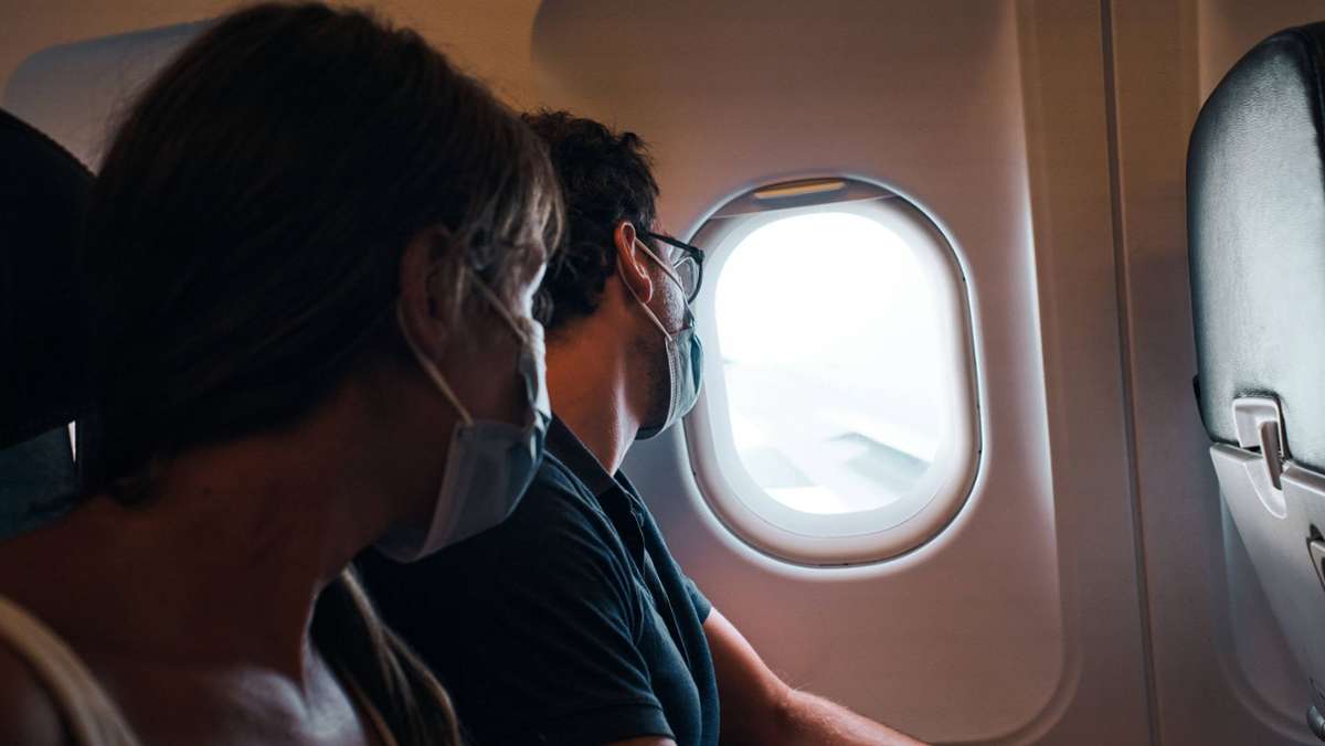 Luftverkehr: An Bord fallen die Masken