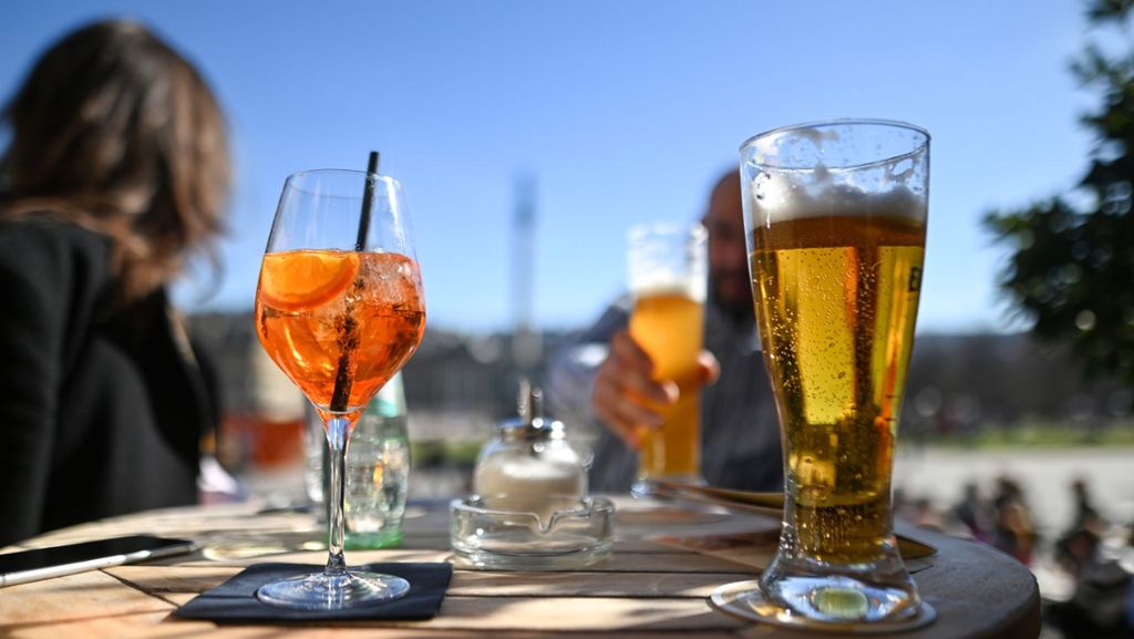 Mythen rund um Alkohol: Bier auf Wein, lass das wirklich sein?