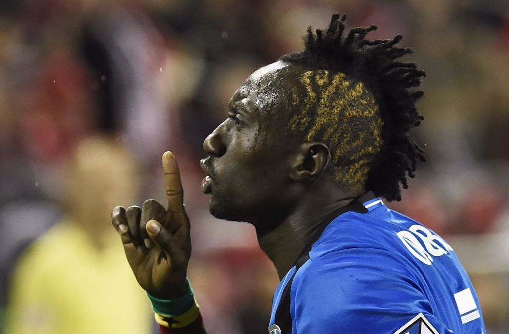 Auch der ghanaische Spieler Dominic Oduro gibt sich viel Mühe mit seiner Frisur. Ob mit Farbe oder der Schere – hauptsache auf dem Kopf ist öfter mal was Neues.