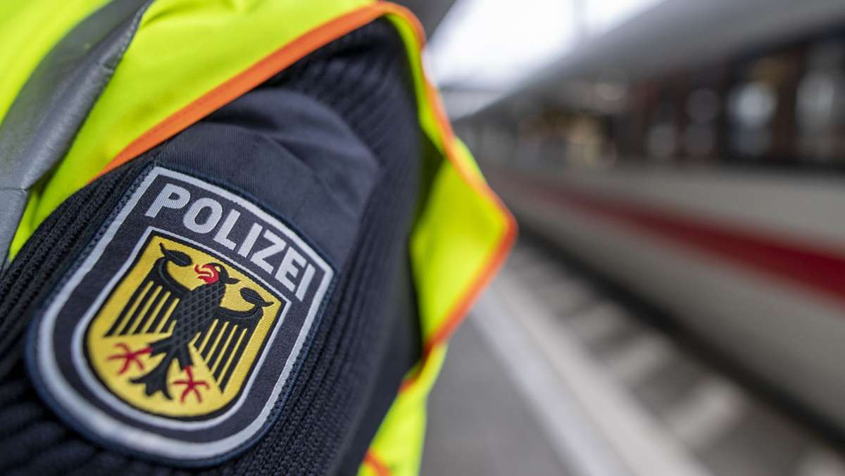 Esslingen-Zell: Jugendliche beschädigen Snackautomat am Bahnhof