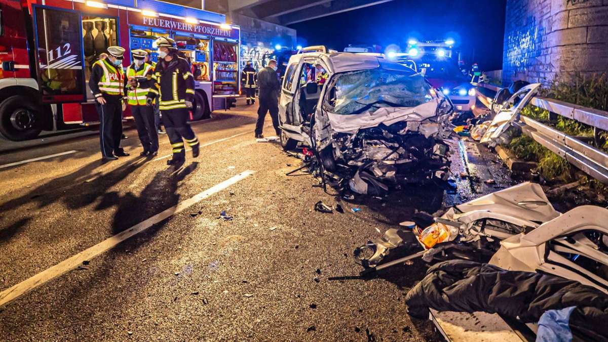 Drei Menschen sterben auf A8 bei Pforzheim: Nach schwerem Geisterfahrer-Unfall – Blutprobe soll Aufschluss geben
