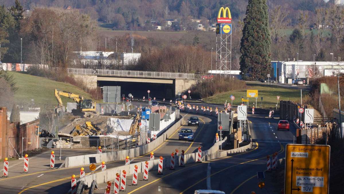  Beim Neubau der B 27-Brücke in Kornwestheim geht es voran. Autofahrer, die zwischen Stuttgart und Ludwigsburg unterwegs sind, müssen sich in den kommenden Wochen aber wohl auf Staus einstellen. 