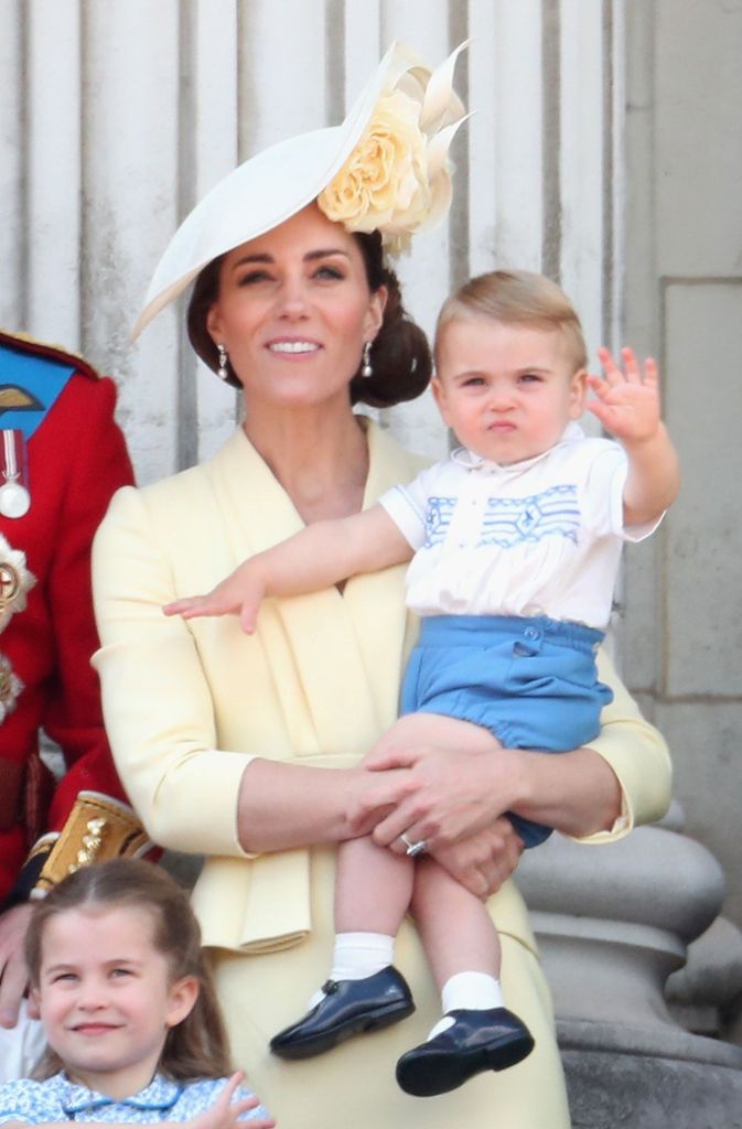 Herzogin Kate mit Prinz Louis und Prinzessin Charlotte