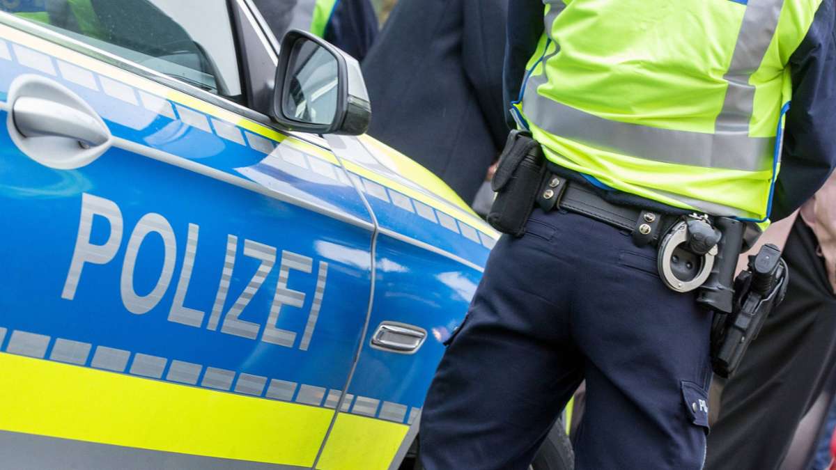 Vorfall am Bahnhof in Ulm: Betrunkener will unbedingt bei Fremden mitfahren und landet in Zelle