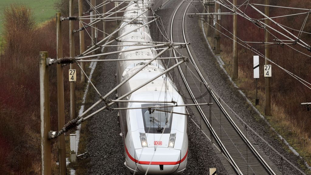 Offenbach: Mehr als 800 Fahrgäste müssen ICE verlassen