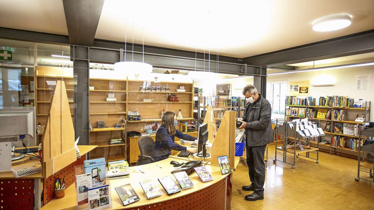 Büchereien im Kreis Esslingen: Literaturgenuss mit Überraschungspaketen und Papiersternen