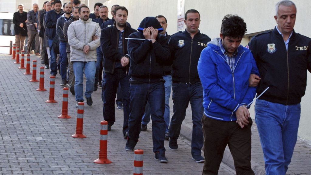 Großrazzia in der Türkei: Mehr als tausend Gülen-Anhänger festgenommen
