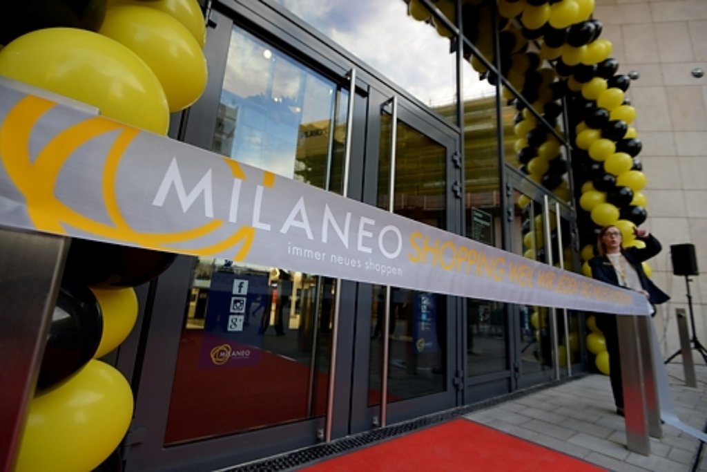 9. Oktober: Nachdem am 23. September mit dem Gerber bereits der erste Einkaufstempel 2014 in Stuttgart eröffnet hat, ist nun das Milaneo an der Reihe. Das Gedränge am Eröffnungstag ist riesengroß. Vor allem die Läden Primark und Snipes sind völlig überlaufen.
