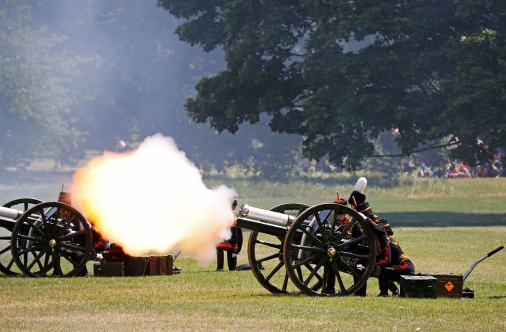 Die königliche Artillerie feuerte zu Trumps Ehren Salutschüsse ab.