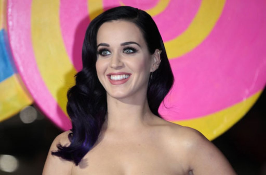 Dunkles Haar und stechend blaue Augen: Sängerin Katy Perry ...