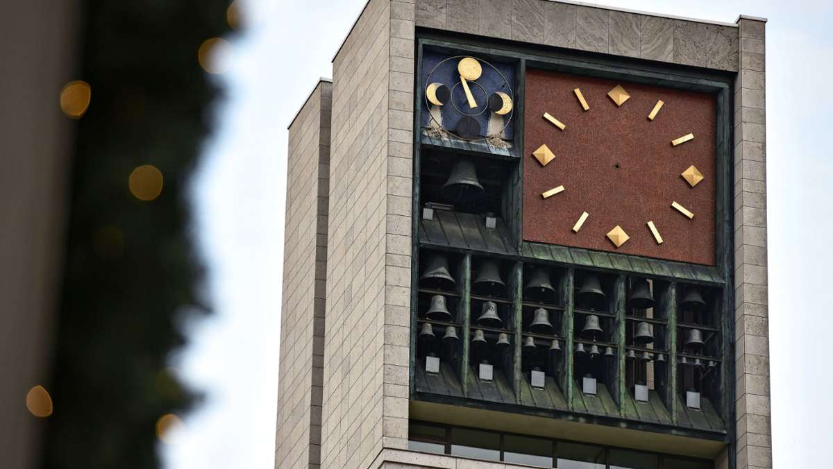 Defekte Rathausuhr in Stuttgart: Der  Rathausturm ist derzeit zeitlos schön