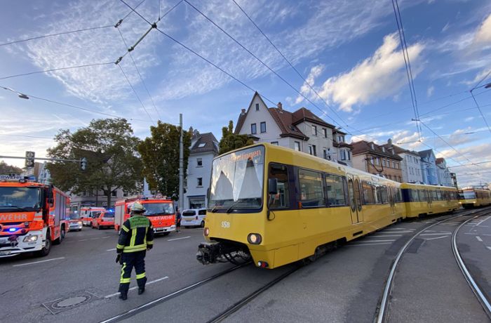 Stadtbahnunfall in Stuttgart-Wangen: Smart kollidiert mit U13 – Polizei sucht Zeugen