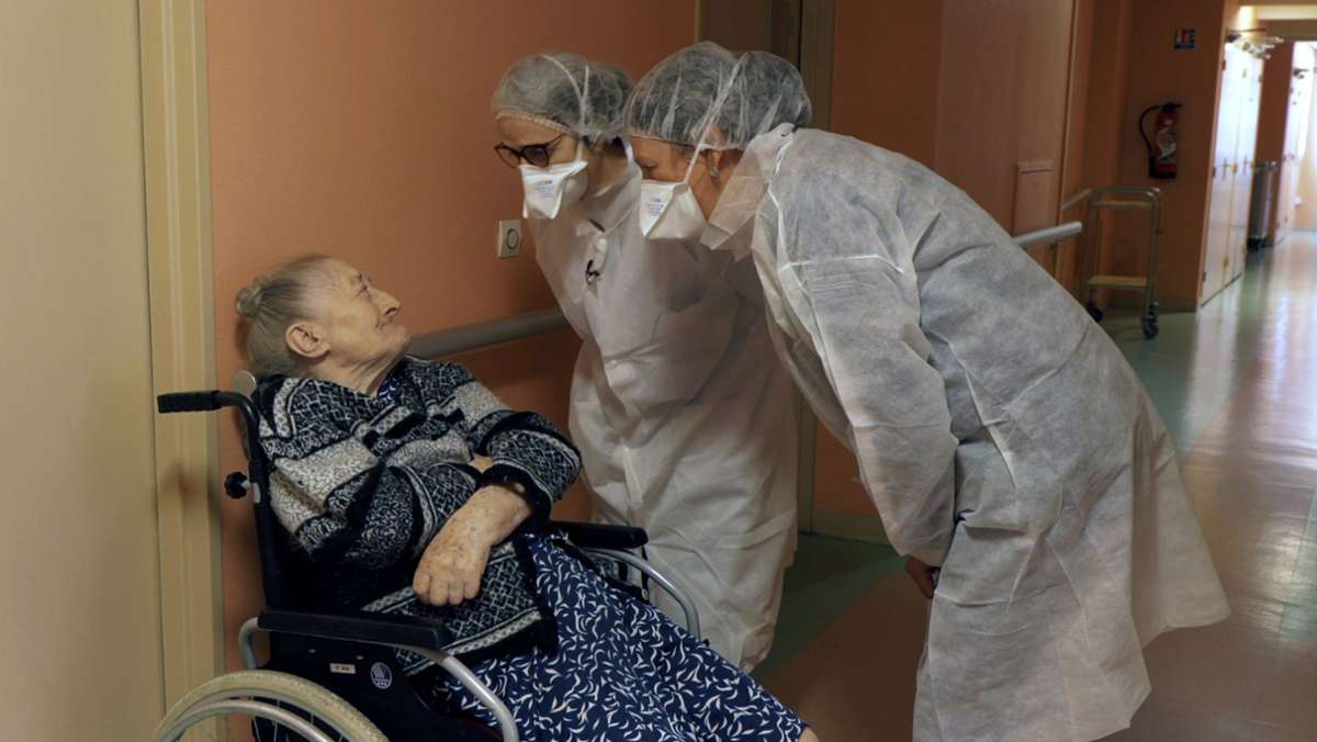  Sie sind die Schwächsten in der Coronakrise: Pflegeheimbewohner. Die großartige Arte-Doku „Corona – Die eingesperrten Alten“ erinnert an ihr Schicksal. 