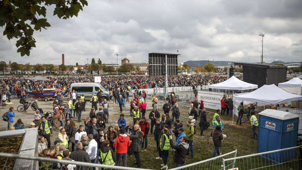 Tausende auf  Corona-Demos am Karsamstag erwartet: Stadt Stuttgart appelliert: Corona-Regeln einhalten, Kundgebungen meiden