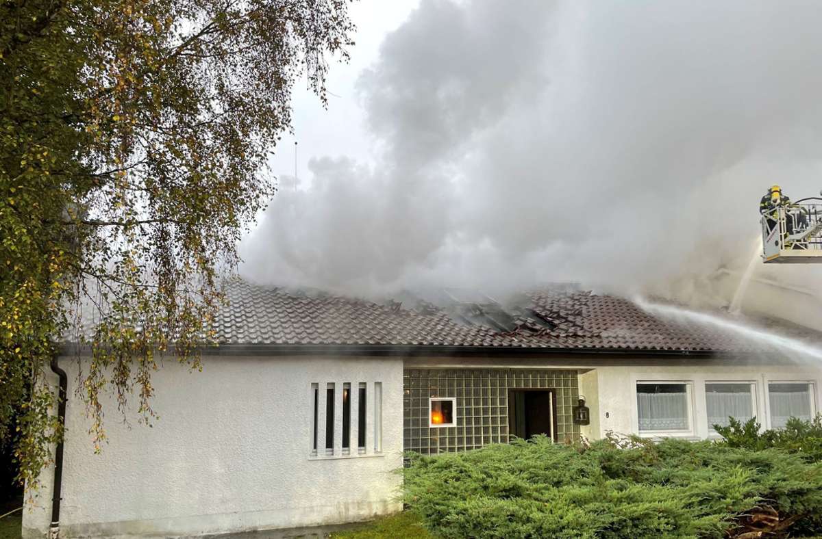 Zu den Einsätzen der Feuerwehr Maichingen zählte letztes Jahr auch dieser Dachstuhlbrand in der Landhaussiedlung. Foto: Feuerwehr