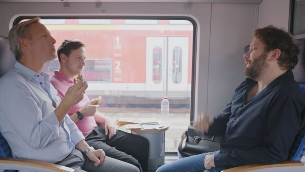 Christian Ulmen: Schauspieler rätselt in Bahn-Video über „Weggle“ und „Weckle“