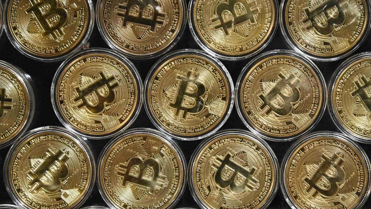 Digitalwährung: Bitcoin steigt erneut auf Rekordhoch - und stürzt wieder ab