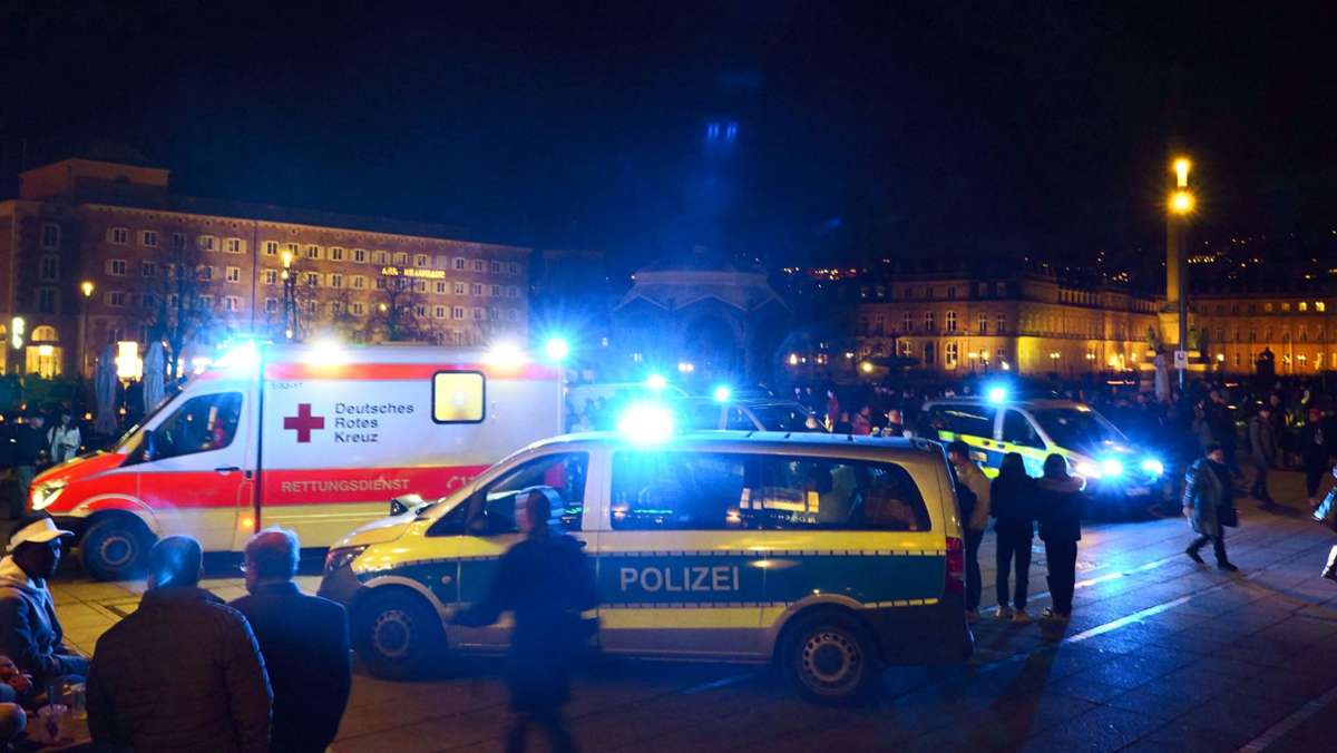 Gewalt auf dem  Stuttgarter Schlossplatz: Polizei fahndet nach flüchtigem Messerstecher