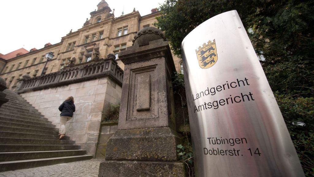 Betrugsfall in Tübingen vor Gericht: Falsche Polizisten holen mitten in der Nacht Vermögen ab