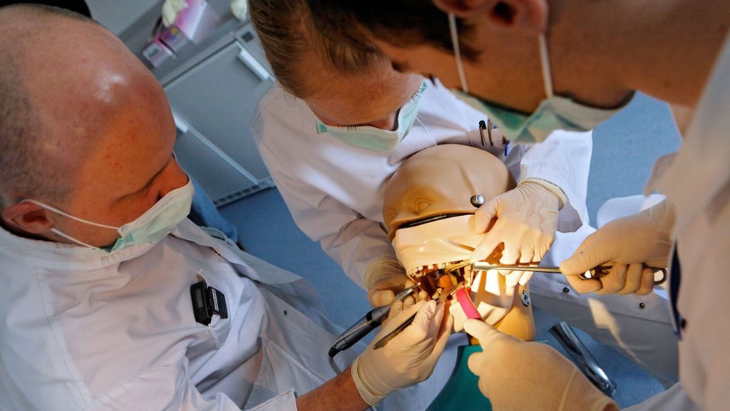 Studenten der Zahnmedizin schlagen Alarm: Virusangst lähmt Examen in Ulm