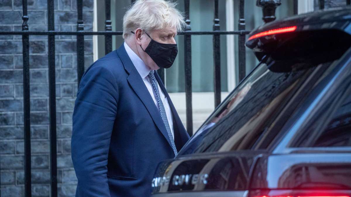  Einem Zeitungsbericht zufolge will die britische Regierung um Boris Johnson die Pflicht zur häuslichen Isolation nach einer Corona-Infektion abschaffen. 