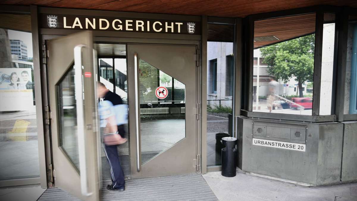 Ausraster bei Prozess: Am Landgericht Stuttgart fliegen Handschellen