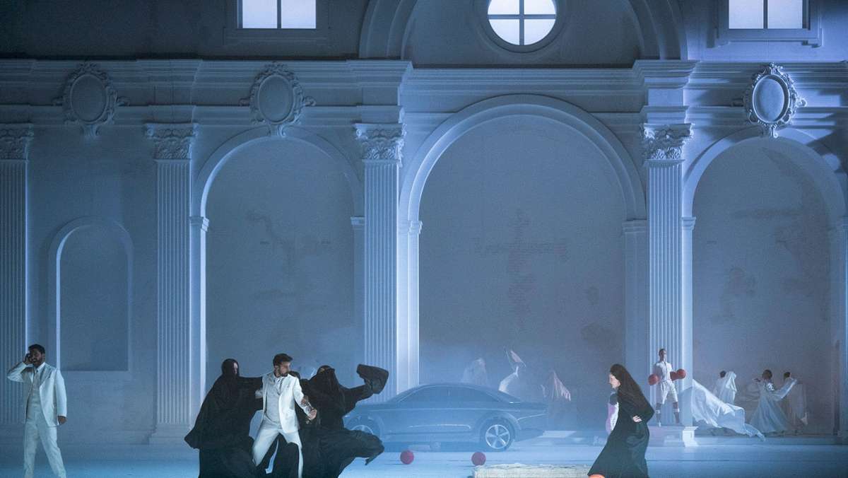  Bei der ersten Opernpremiere der Salzburger Festspiele gibt es Jubel für den Stuttgarter Dirigenten Teodor Currentzis und die Sänger. Allen, die sich auf die Bild-Assoziationen in Romeo Castelluccis Inszenierung einlassen, können die Augen aufgehen. 