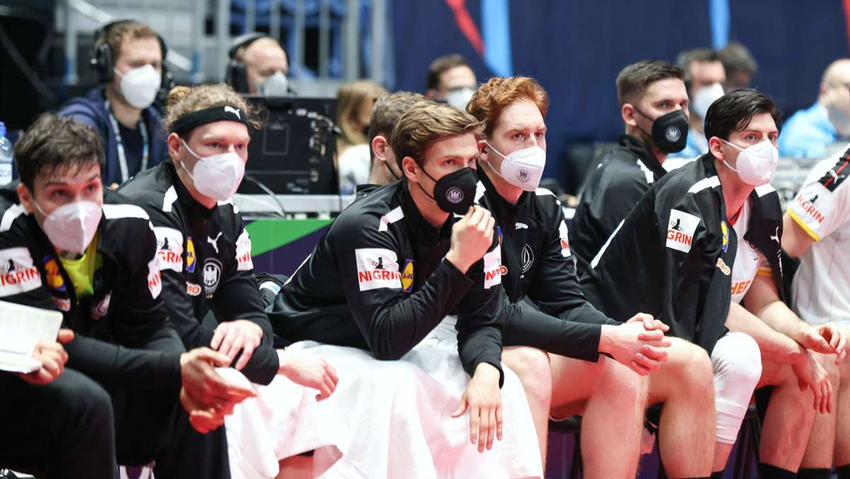  Die Anzahl der infizierten deutschen Handball-Spieler während der EM steigt auf 15. Patrick Wiencek und Simon Ernst wurden ebenfalls positiv auf Corona getestet. 