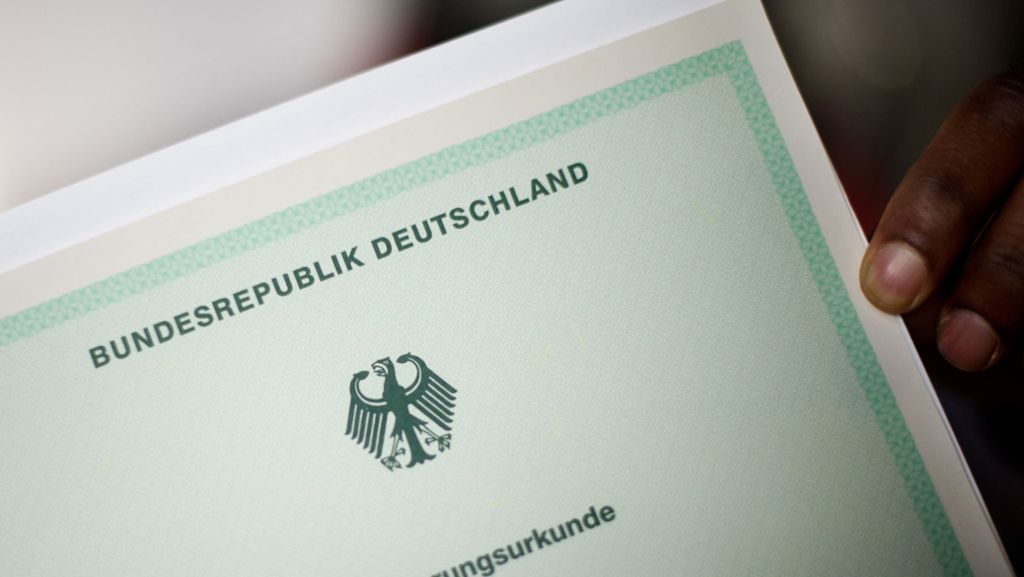 Erschlichene Einbürgerung: 300 Neubürger sind den Pass wieder los