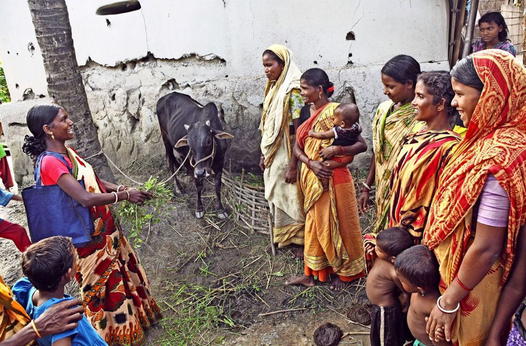 Vor ein paar Jahren  war Rekhat Tudu noch bettelarm. Inzwischen hat sie sich eine Landwirtschaft aufgebaut und gibt ihr Wissen  an  Frauen im Dorf weiter. Foto: Netz/Rolf Wegst (privat)