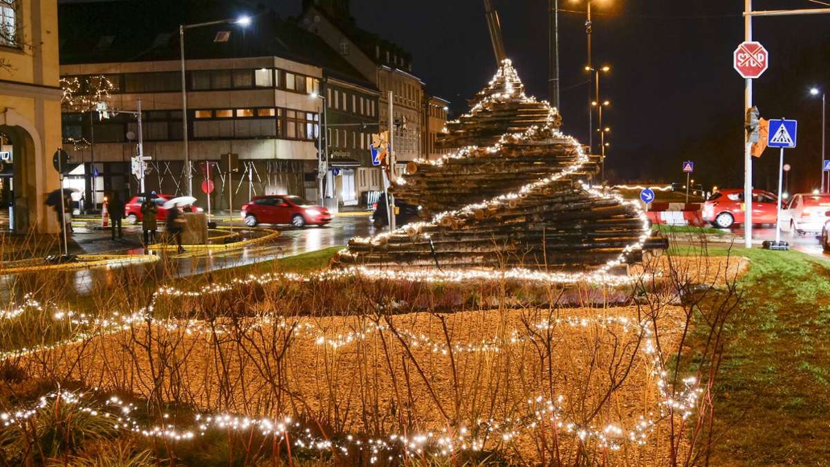 Adventszeit n Ludwigsburg: Sternkreuzung erstrahlt im Weihnachtsglanz