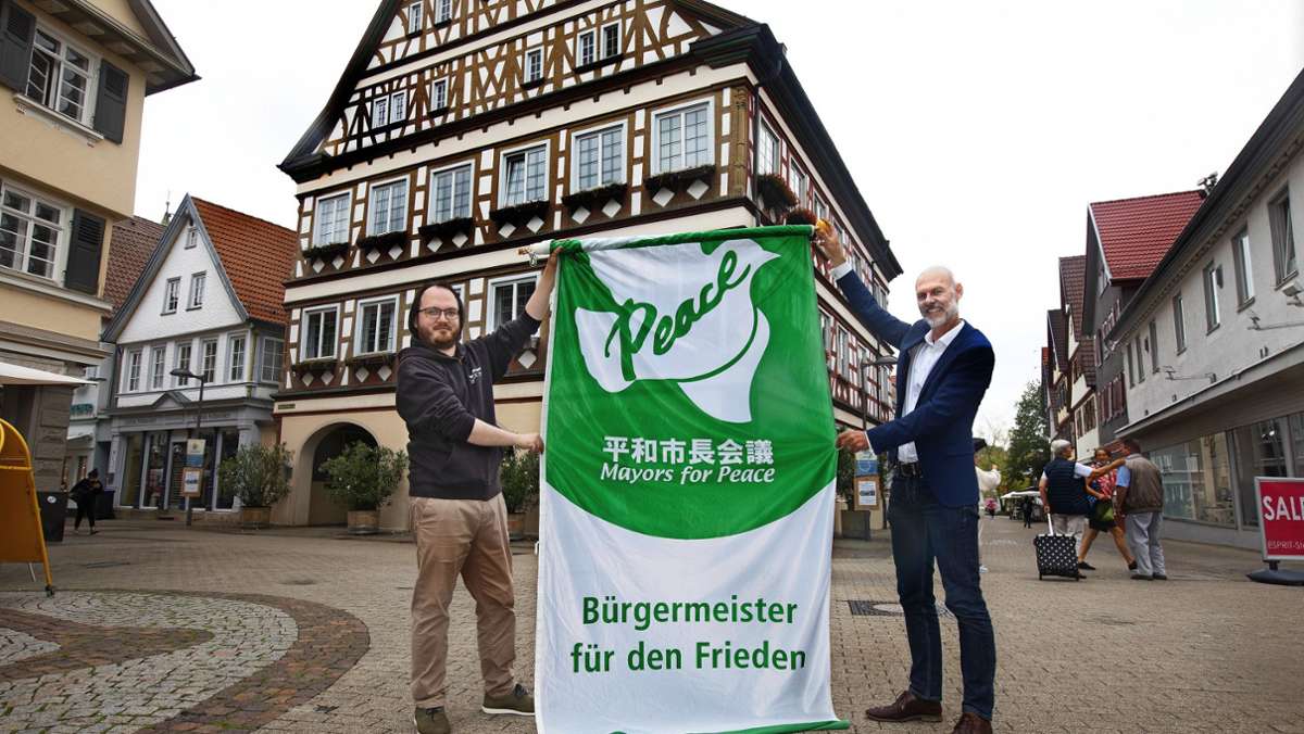 Kirchheim zeigt Flagge: Symbol des Leids und der Hoffnung